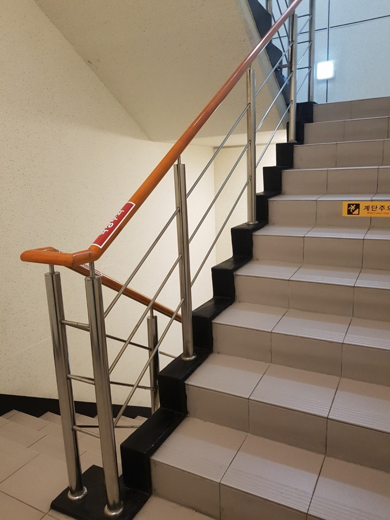 목제손스침 핸드레일