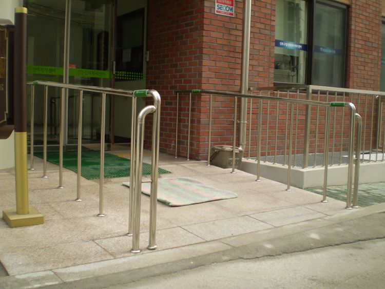 경사로 핸드 레일