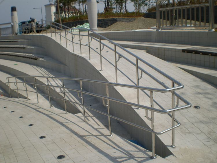 경사로 핸드 레일