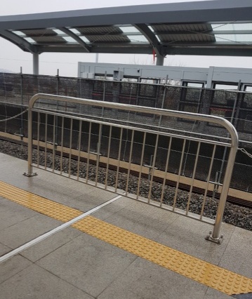 열차 승강장 안전난간